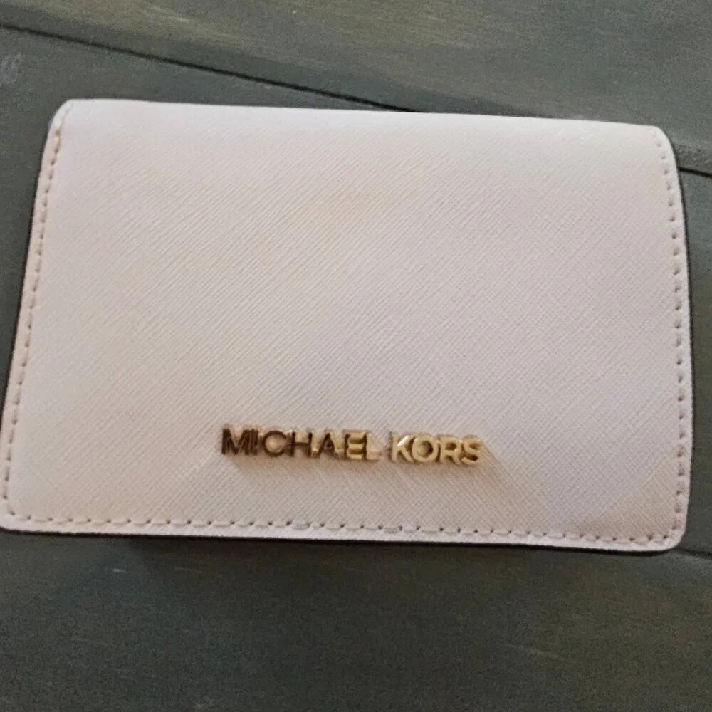 Michael Kors Soft Pink Grained Leather Bifold Snap Wallet With Logo NWT